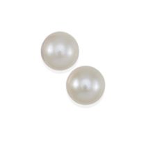 A PAIR OF 18K GOLD AND CULTURED PEARL STUD EARRINGS