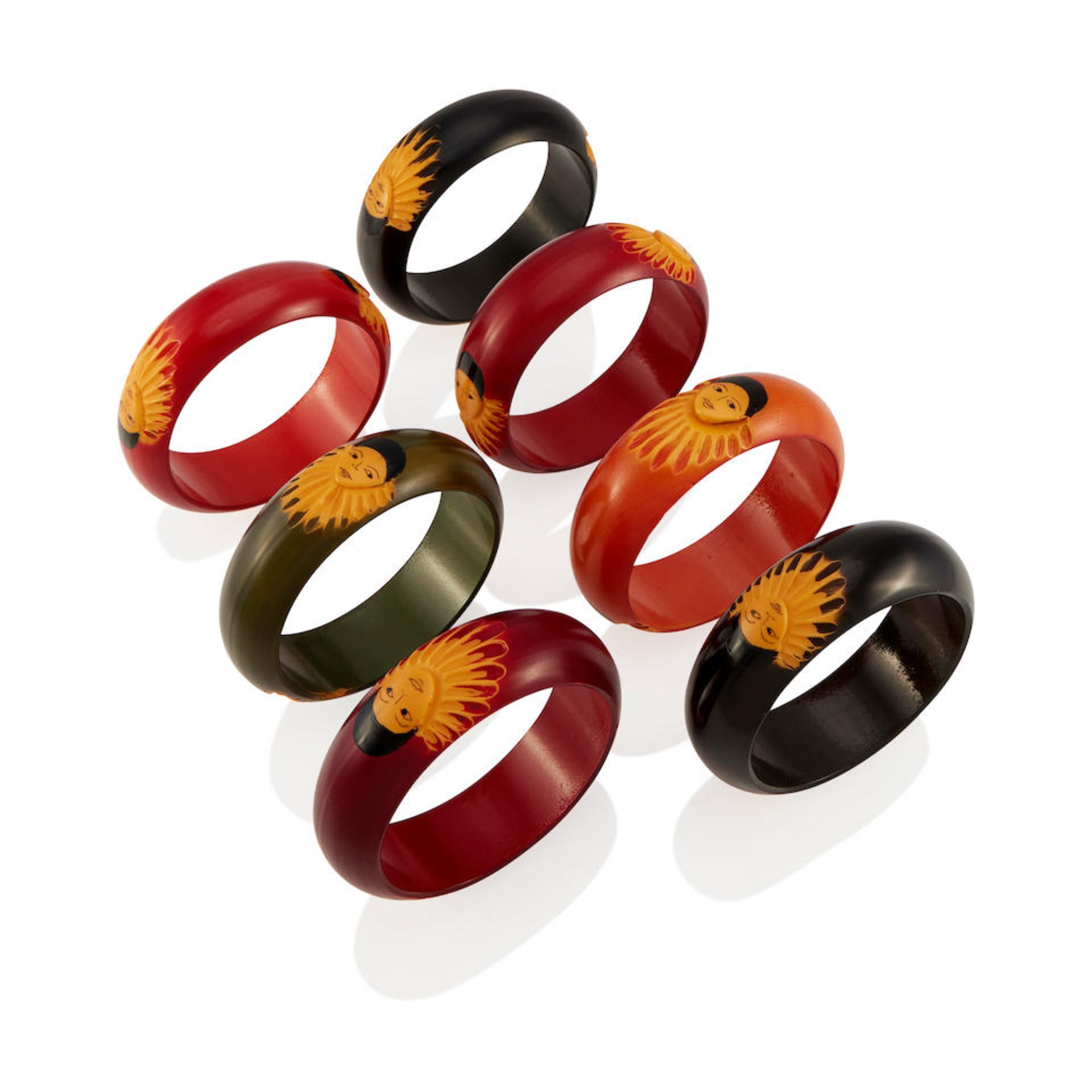 A GROUP OF BAKELITE BANGLES - Bild 2 aus 6