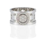 GUCCI: AN 18K WHITE GOLD AND DIAMOND 'ICON TWIRL' BAND RING