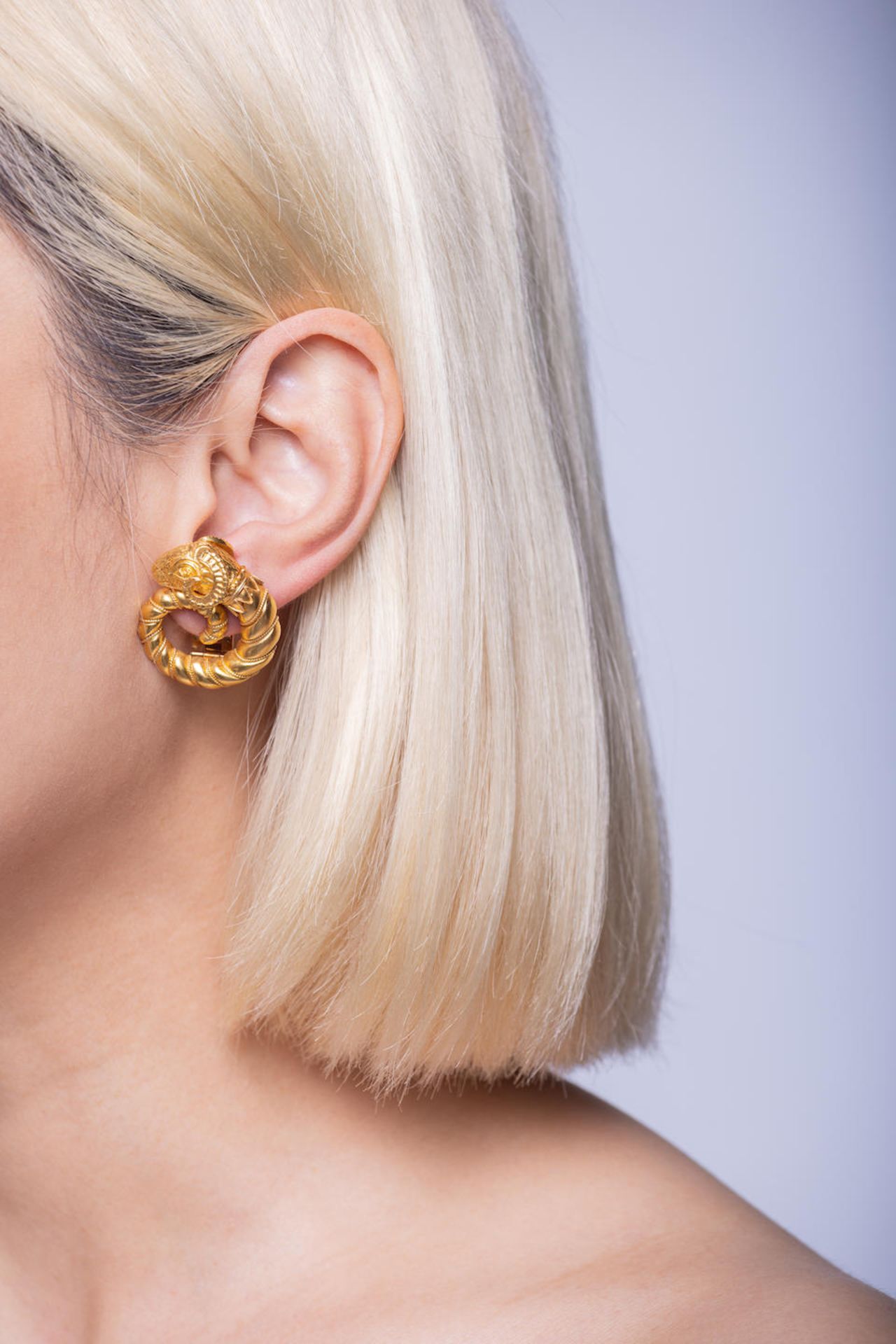 LALAOUNIS: PAIR OF GOLD 'RAM' EARRINGS - Bild 2 aus 2