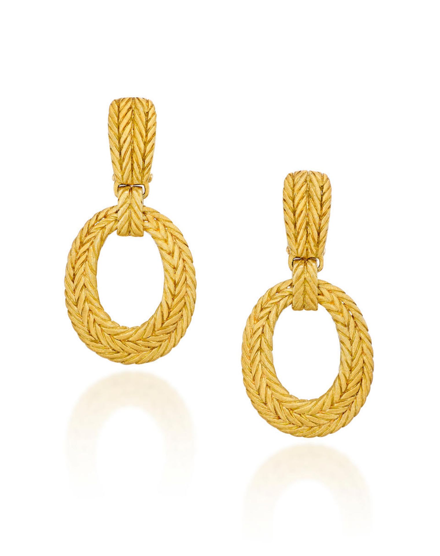 BUCCELLATI: PAIR OF GOLD PENDENT EARRINGS