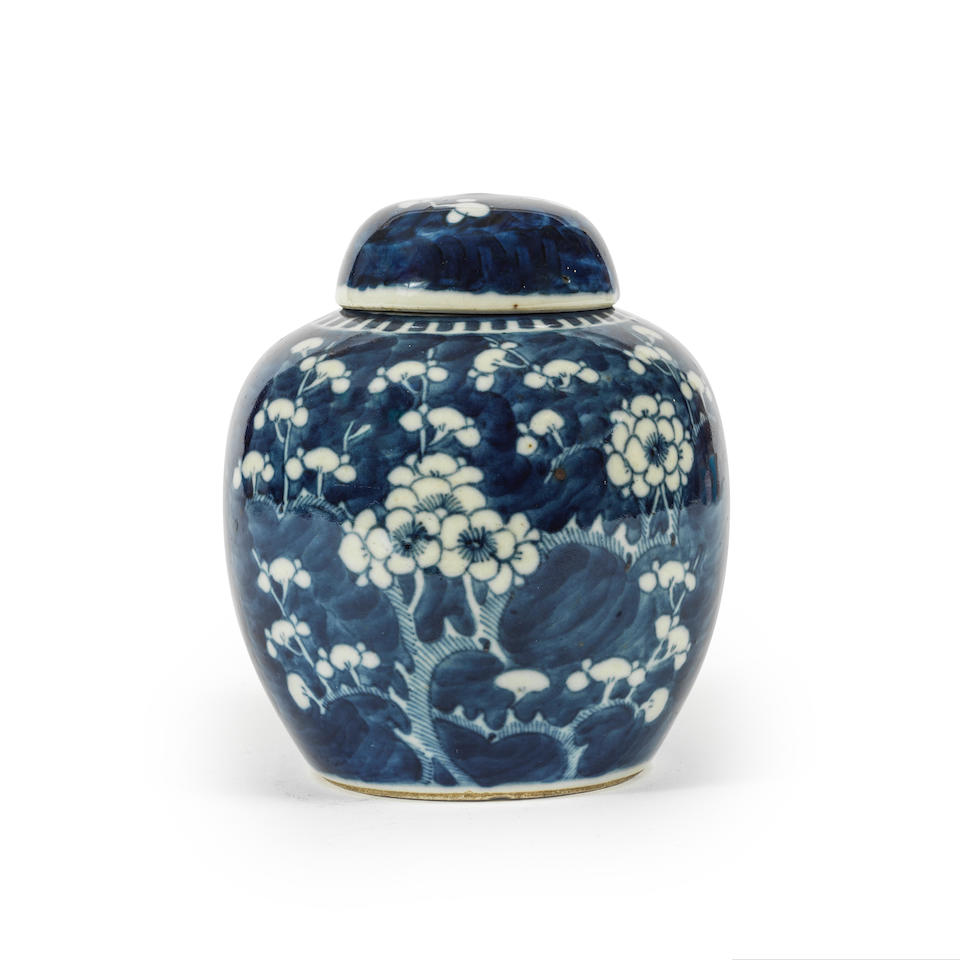 Vase couvert à décor bleu blanc. Chine, XXeme siècle
