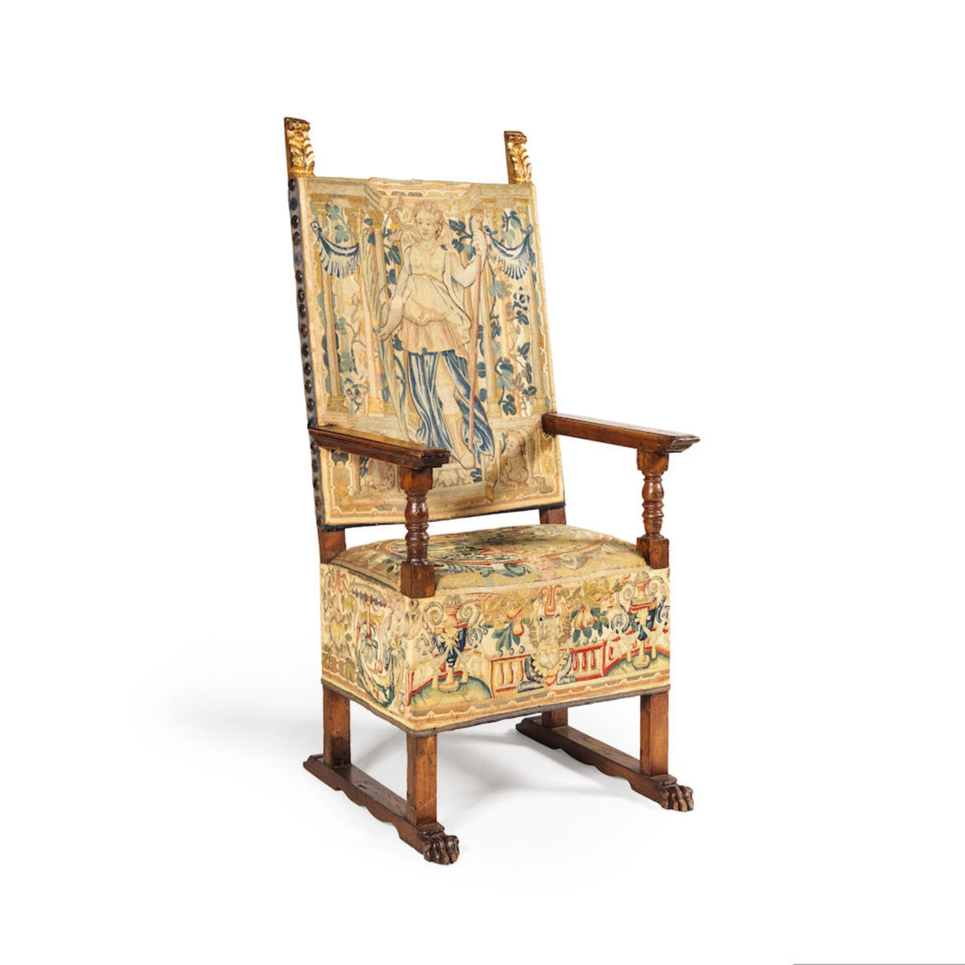 Fauteuil à haut dossier recouvert de tapisserie de Bruxelles. Italie, XVIIe siècle