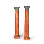 Paire de colonnes en bois peint, première moitié du XXe siècle