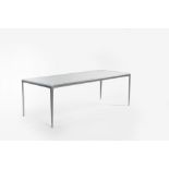 Philippe Starck (né en 1949). Table de salle à manger 'Flat Egg' Aluminium peint argen...