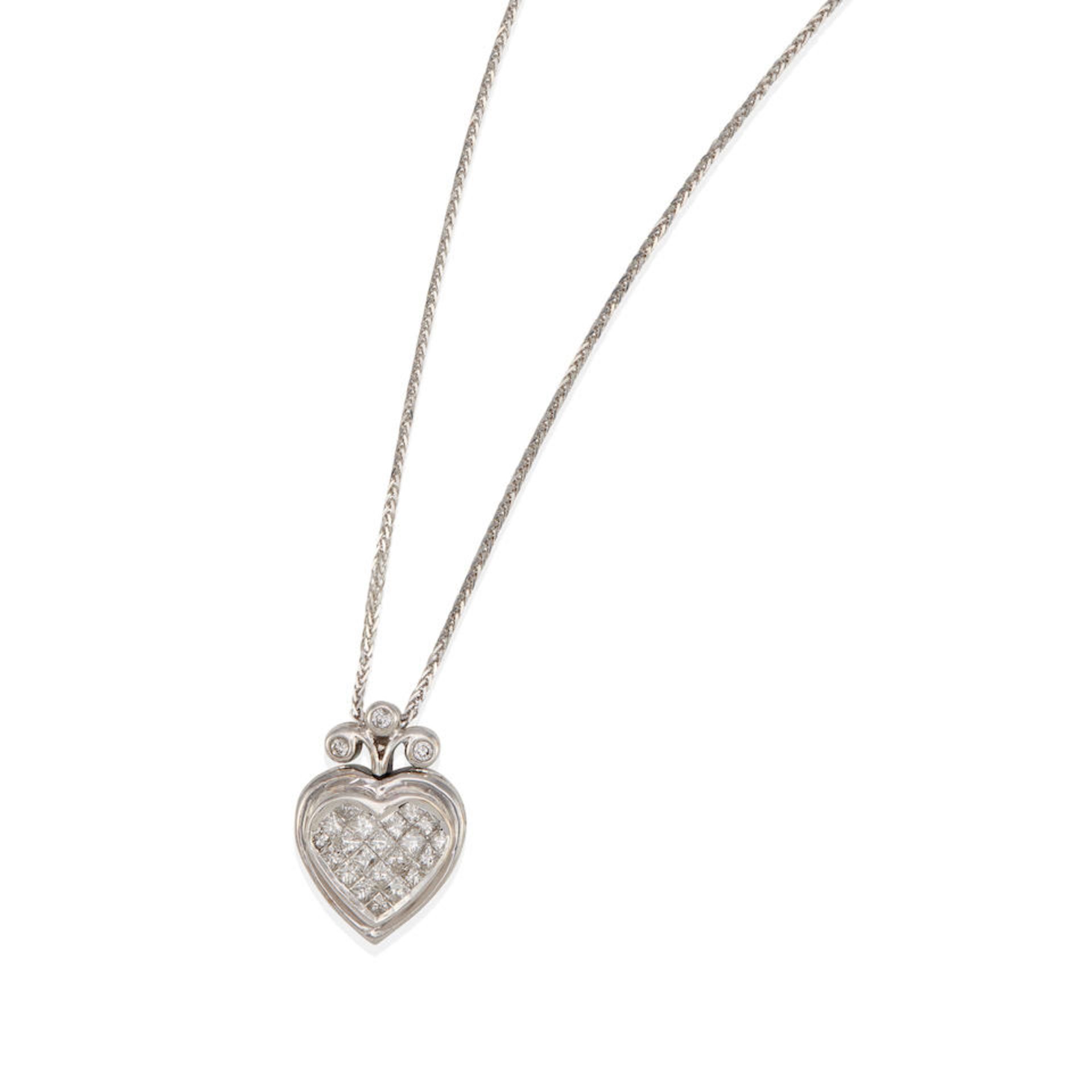 A 14K WHITE GOLD AND DIAMOND HEART PENDANT NECKLACE