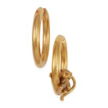 A PAIR OF 19K GOLD HOOP EARRINGS