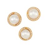 AN 18K GOLD, MABÉ CULTURED PEARL AND DIAMOND RING AND EARCLIP SET
