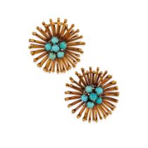 A PAIR OF 18K GOLD AND TURQUOISE EARRINGS