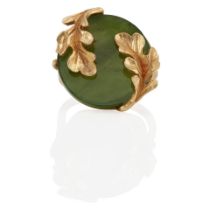 A 14K GOLD AND NEPHRITE RING