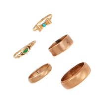 A GROUP OF FIVE 14K GOLD RINGS