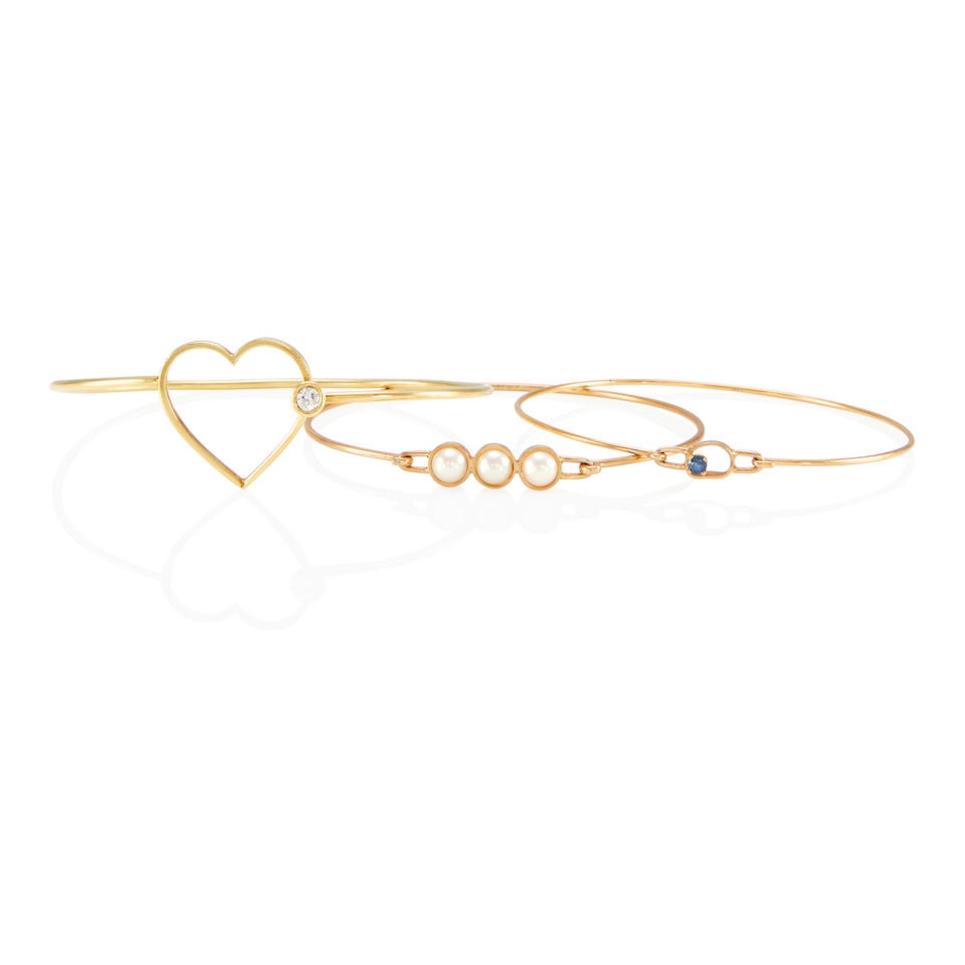 THREE GOLD AND GEM-SET BANGLE BRACELETS - Bild 2 aus 2