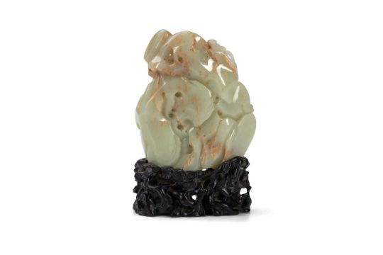 A CELADON JADE BOULDER CARVED WITH FIGURES IN A LANDSCAPE 20th century (2 wood stand) - Bild 3 aus 3