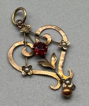 9ct yellow gold Edwardian pendant; set with a round cut red glass stone and flanked by seed