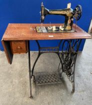 A antique pedestal cast iron based singer sewing sewing machine [100x77x41cm]