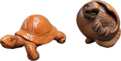 Two signed Japanese boxwood netsukes; Turtle & lizard fitted with black bead eyes. [4cm]