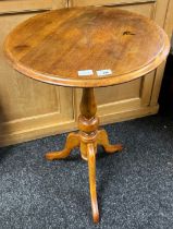 Antique maple side table, raised on a tripod base [79x56x55cm]