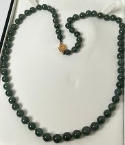 Oriental jade bead necklace fitted with an 18ct yellow gold clasp and catch. [27.5cm drop]