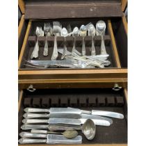 Vintage canteen chest containing a quantity of mixed silver plated flatwares