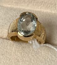 9ct yellow gold and blue gem stone ring [Ring size N] [6.71grams]