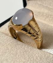 9ct yellow gold ring set with an opalescent cabochon stone. [Ring size T] [7.28Grams]