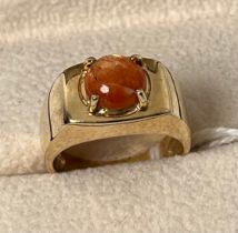 9ct yellow gold ring set with a orange speckled cabochon gem stone. [Ring size N] [4.99Grams]