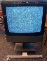 Retro Bang & Olufsen MCMXCII Beovision MX 4000 TV With remote.