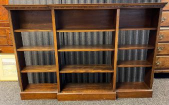 19th century mahogany breakfront bookcase with movable shelves. [132x197x35cm]