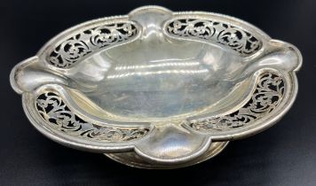 Sheffield silver pierced bon bon raised dish. Produced by George Wish. [227grams] [5x18.5x16cm]