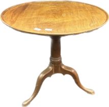 Georgian occasional table, raised on a tripod base [79x63cm]