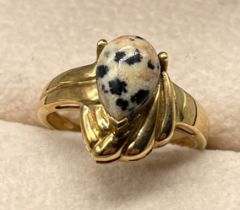 9ct yellow gold ring set with a pear cut gem stone. [Ring size N] [2.87Grams]