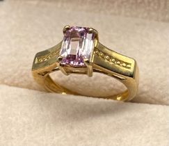 9ct yellow gold ring set with an emerald cut amethyst stone. [Ring size N] [3.44Grams]