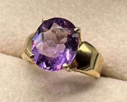 9ct yellow gold ring set with an oval cut amethyst gem stone. [Ring size M] [4.09Grams]