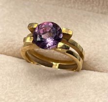 9ct yellow gold ring set with a round cut Amethyst gem stone. [Ring size M] [4.83Grams]