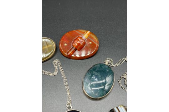 A lot of five Victorian and 20th century agate jewellery; Edinburgh silver and green moss agate - Image 3 of 5