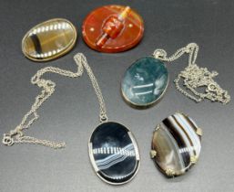 A lot of five Victorian and 20th century agate jewellery; Edinburgh silver and green moss agate