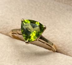 10ct yellow gold ring set with a green tourmaline gem stone. [Ring size P] [2.06Grams]