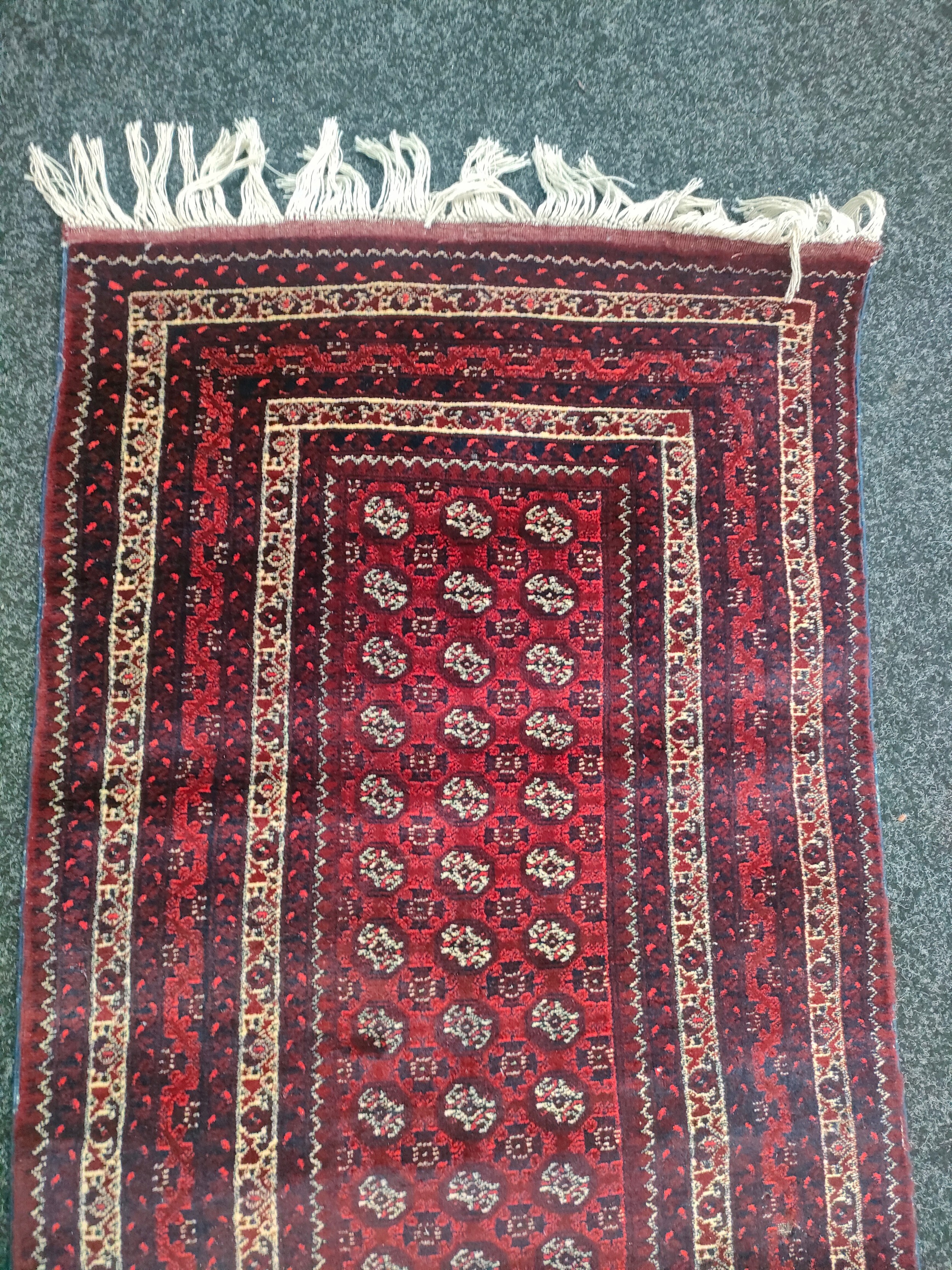 An Afghan hand woven rug [186x85cm] - Image 4 of 5