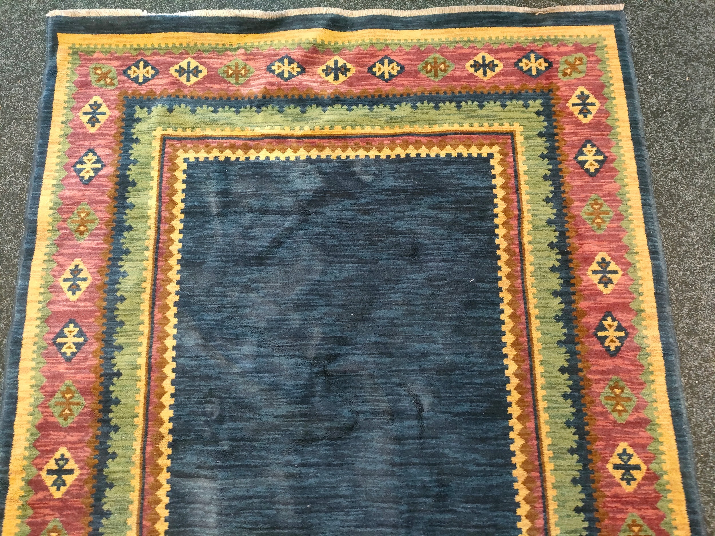 A Hand Knotted Gabbeh Turkish Rug set with a blue centre & Turkish border pattern [233.5x135cm] - Image 3 of 4