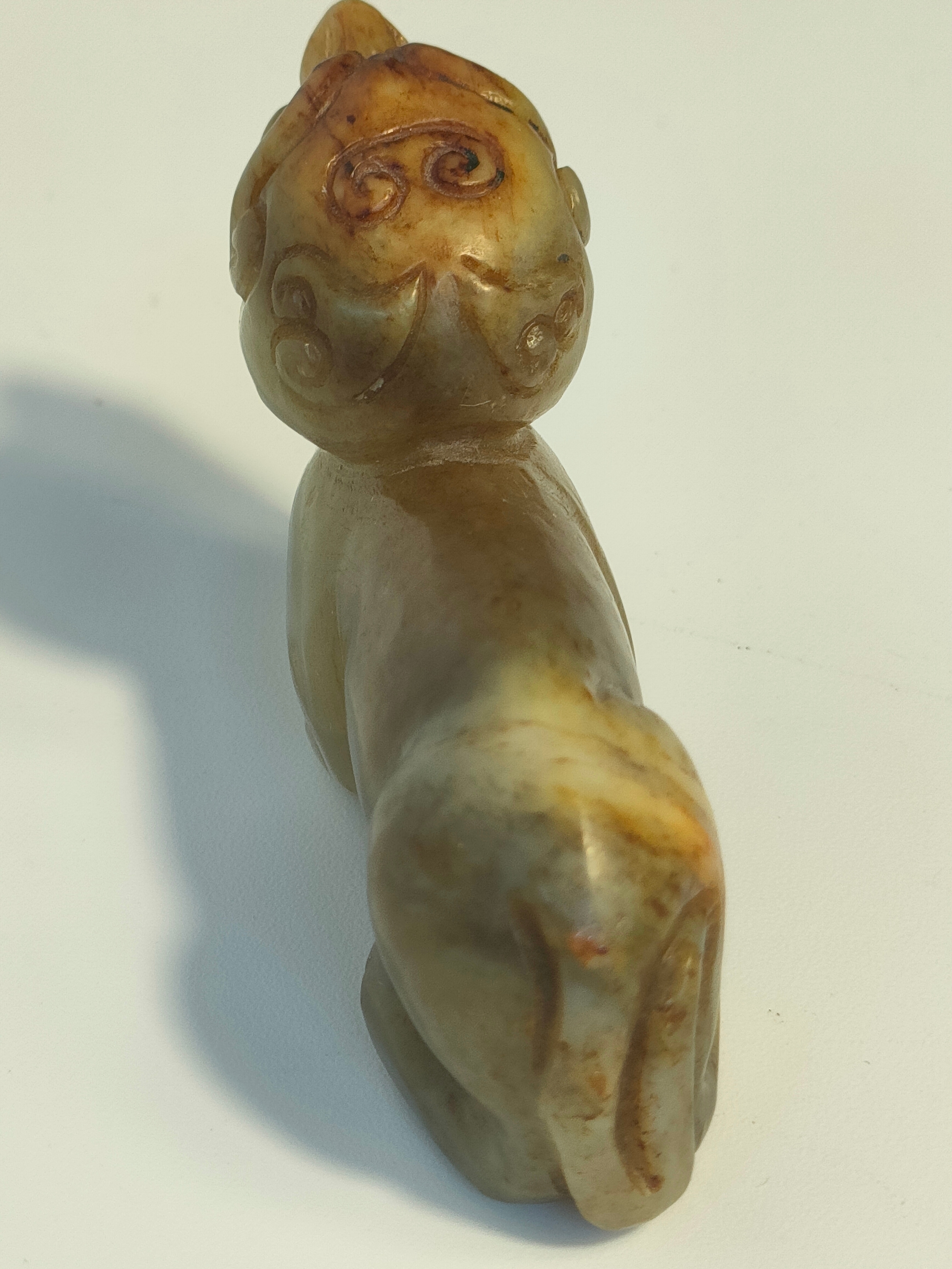 A Qing dynasty Jade figure of a mysterious creature Green & brown colour [6x3.5cm] - Bild 4 aus 5