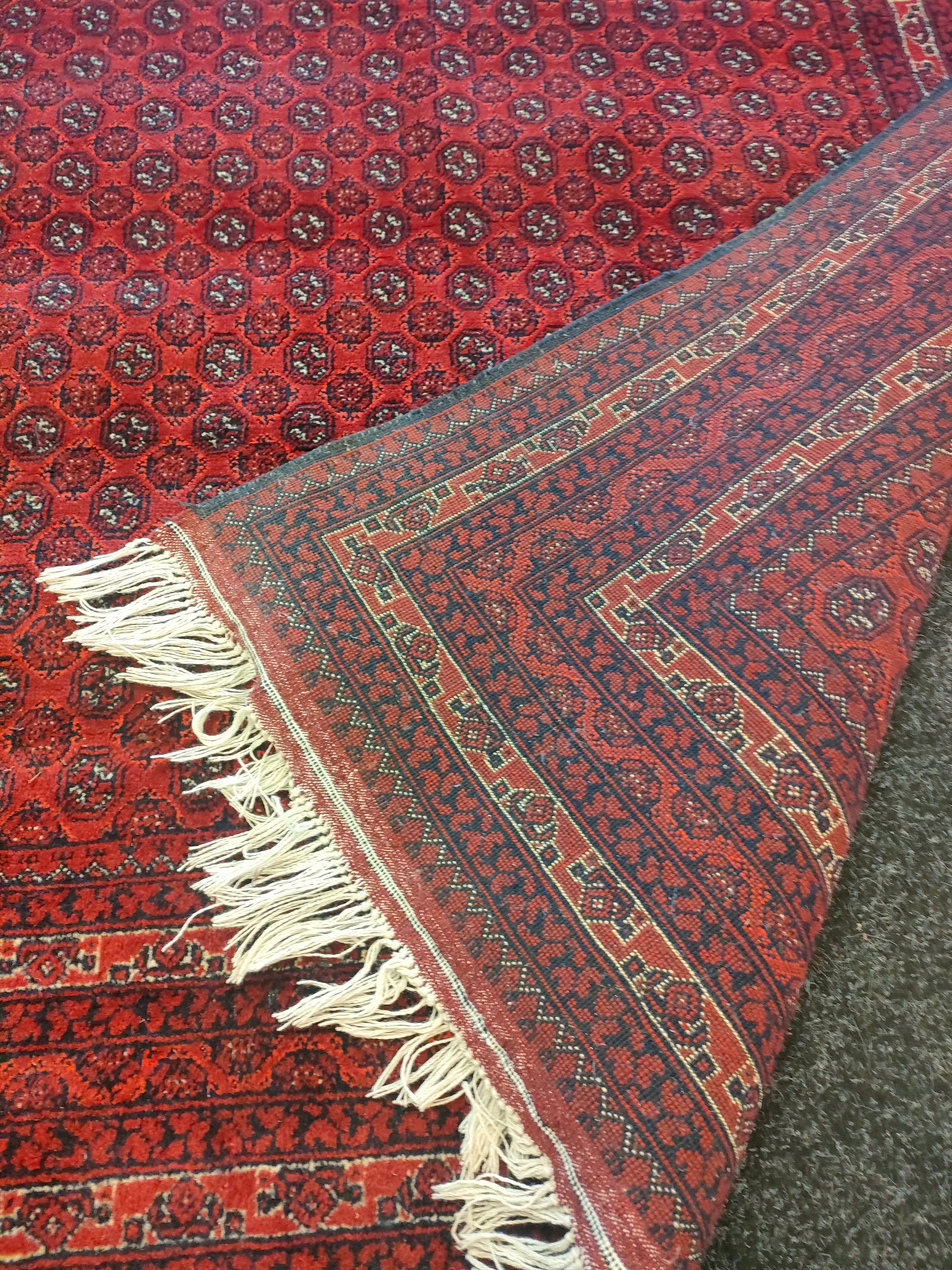 A Large Afghan hand woven red rug with shite trimming [201x154cm] - Image 4 of 4