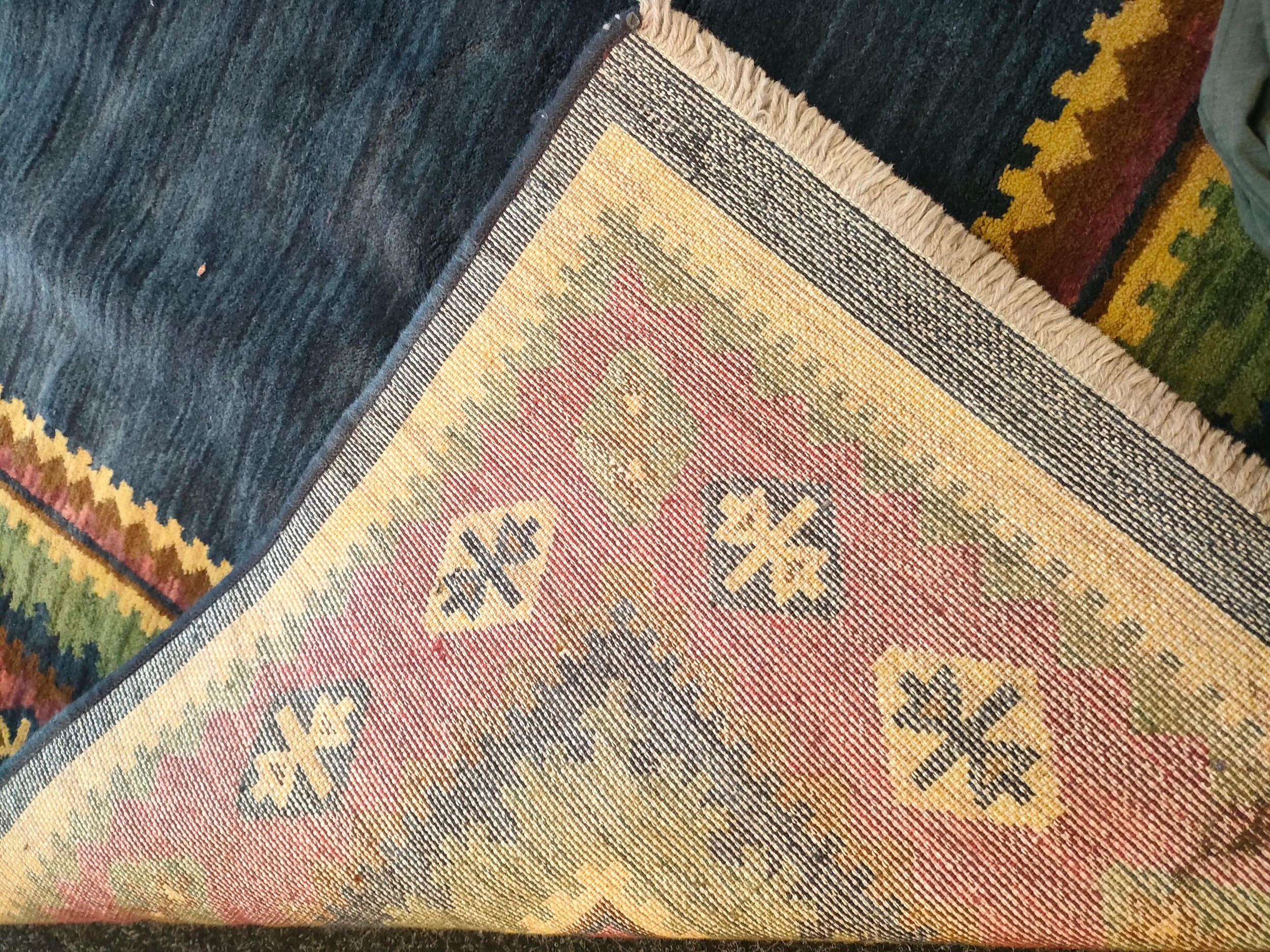 A Hand Knotted Gabbeh Turkish Rug set with a blue centre & Turkish border pattern [233.5x135cm] - Image 4 of 4
