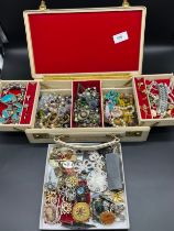 Cantilever jewellery box containing a large quantity of jewellery and box of mixed vintage brooches.