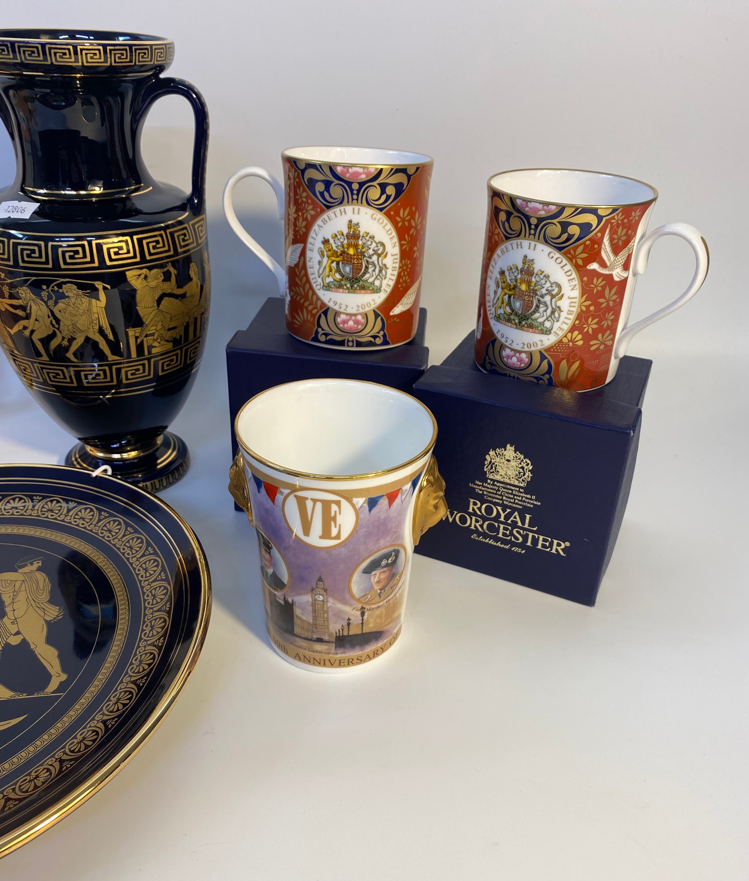 A selection of collectables; Royal doulton golden jubilee commemorative tankard & Royal Worcester - Image 2 of 4