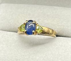 9ct yellow gold ladies ring set with a blue cabochon gem stone and two green topaz gem stones. (Ring