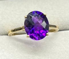 10ct yellow gold ring set with a large oval cut amethyst gem stone. [Ring size P] [2.17Grams]