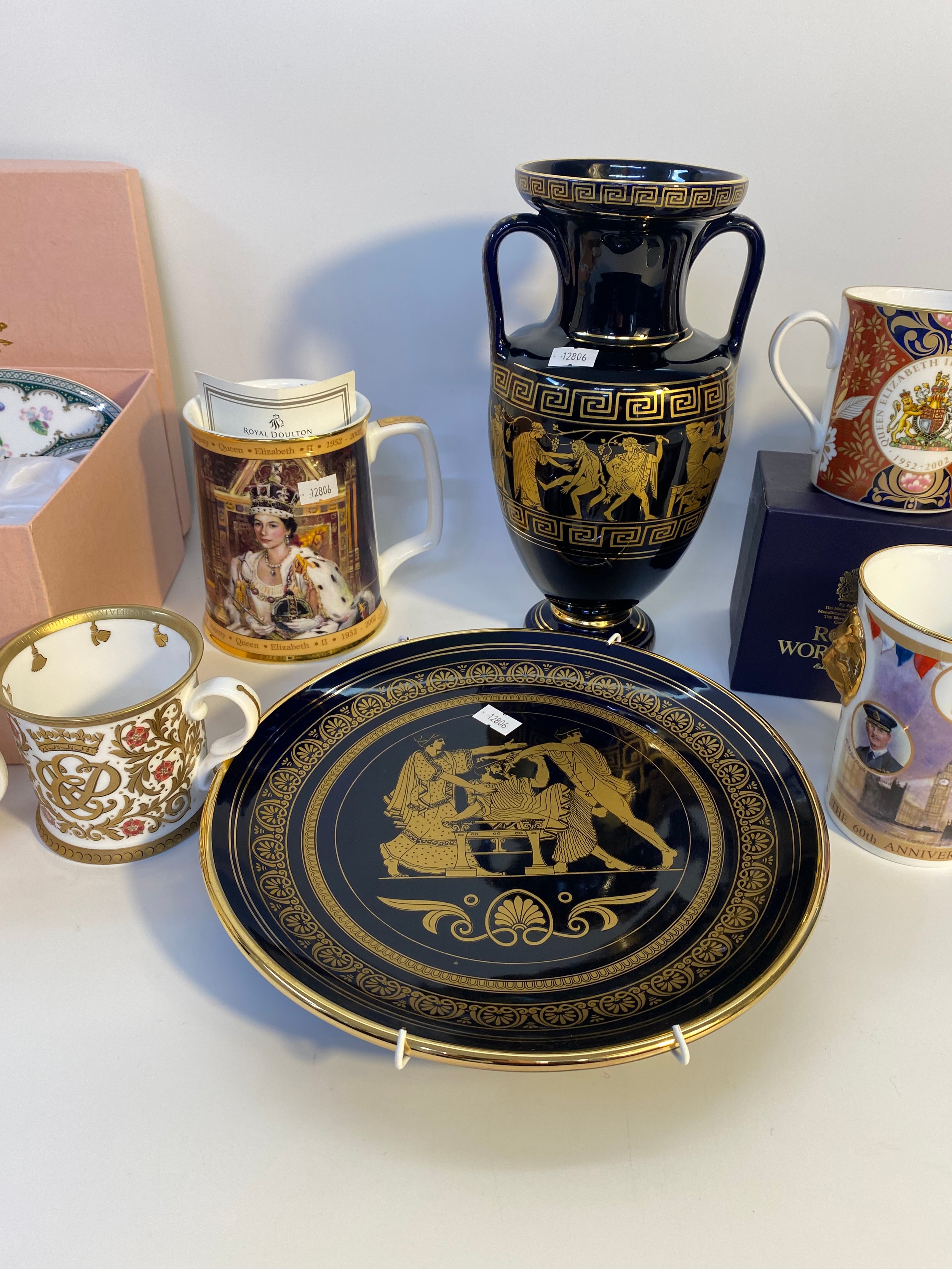 A selection of collectables; Royal doulton golden jubilee commemorative tankard & Royal Worcester - Image 3 of 4