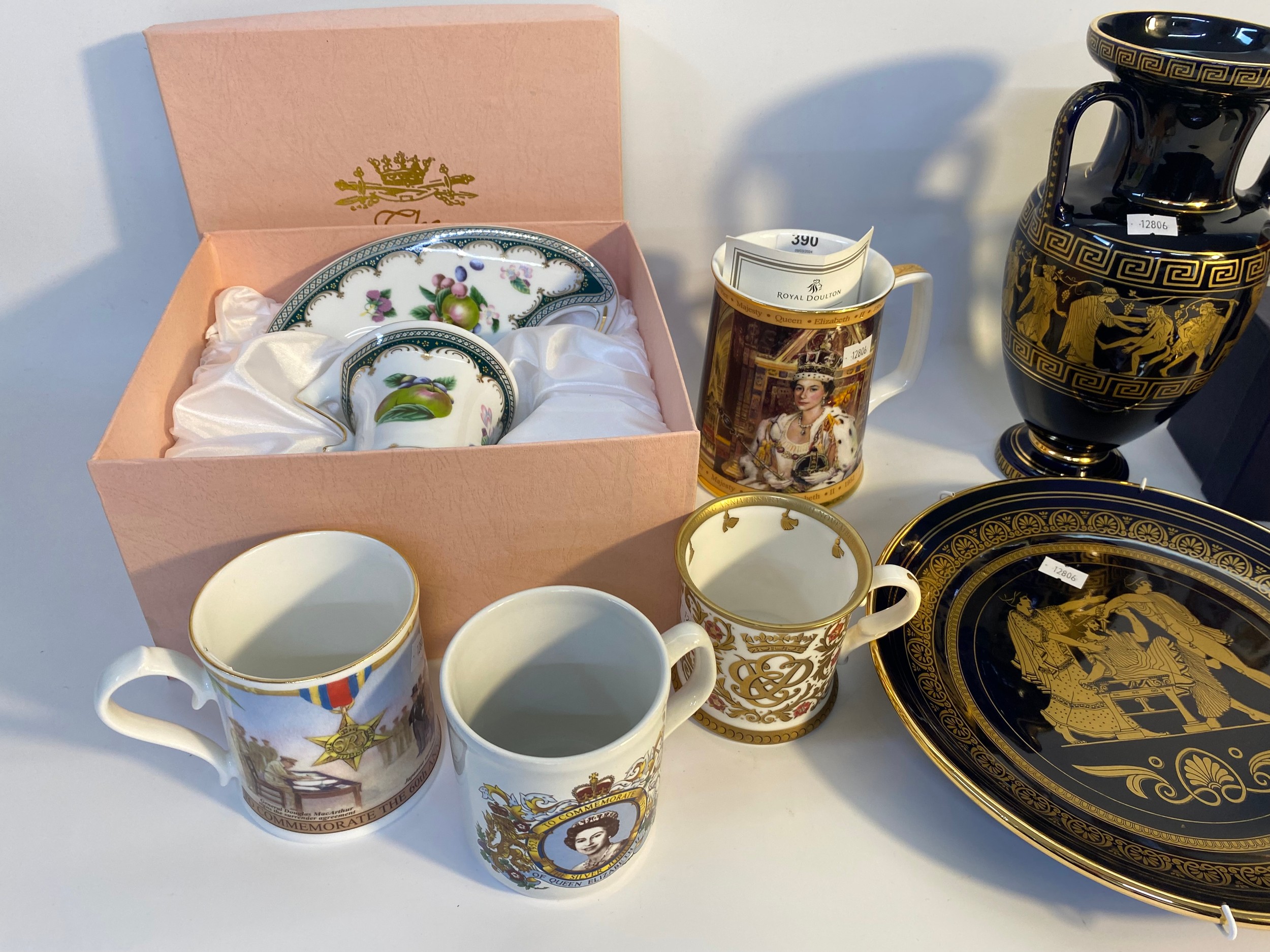A selection of collectables; Royal doulton golden jubilee commemorative tankard & Royal Worcester - Image 4 of 4