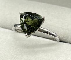 10ct white gold ring fitted with a green Moldavite gem stone. [Ring size P] [2.04grams]