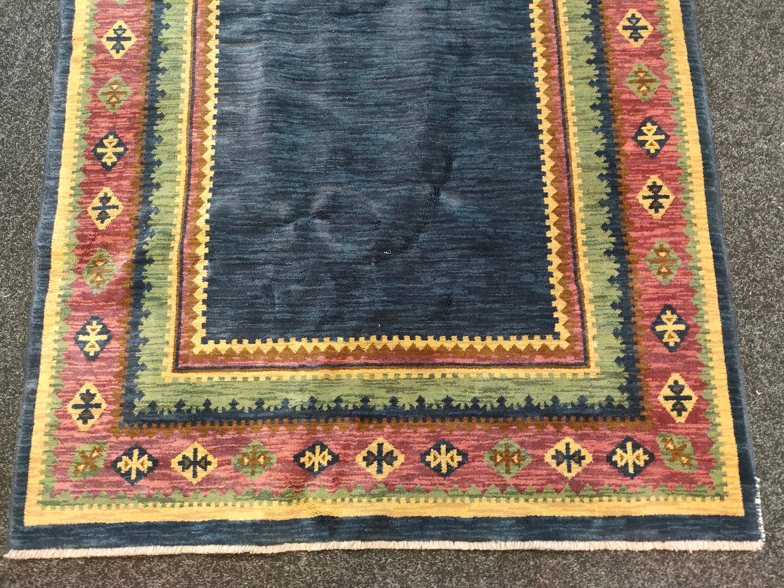 A Hand Knotted Gabbeh Turkish Rug set with a blue centre & Turkish border pattern [233.5x135cm] - Image 2 of 4